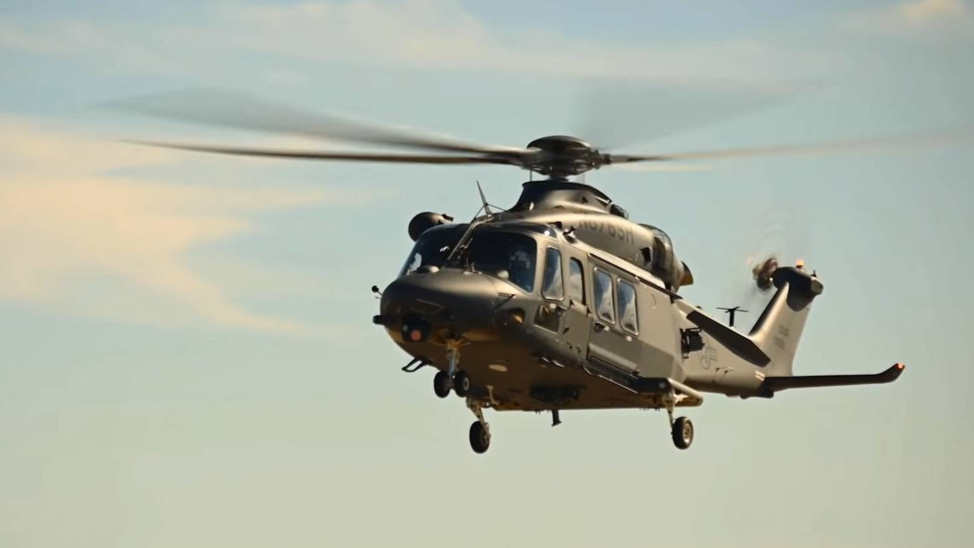 美国空军最新直升机亮相•MH-139A灰狼